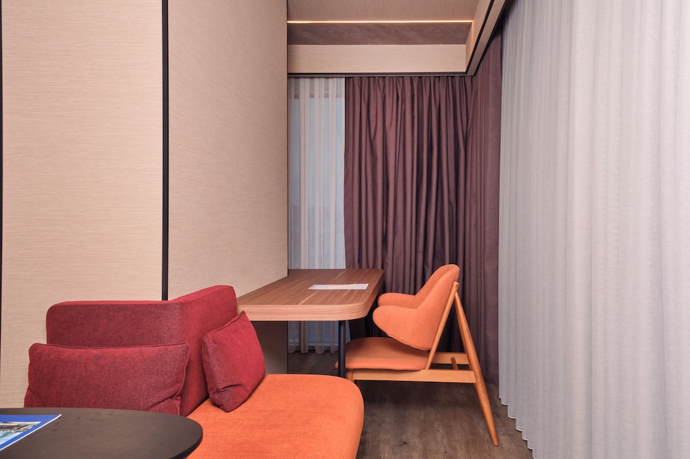 Habitación Superior con 1 cama doble del hotel Novotel Istanbul Bomonti. Foto 2