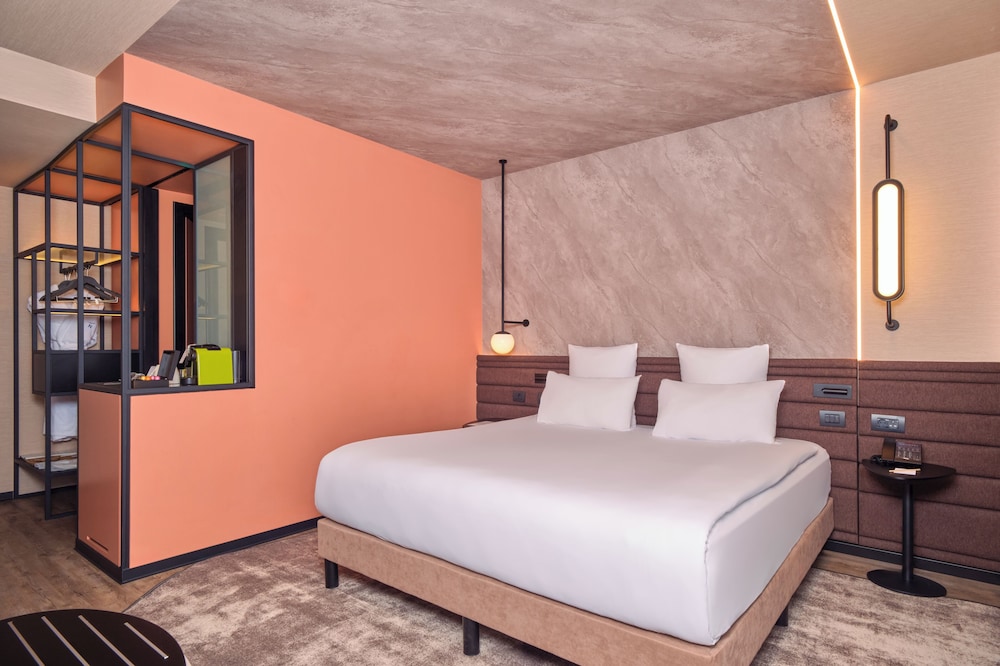 Habitación Superior con 1 cama doble del hotel Novotel Istanbul Bomonti. Foto 4