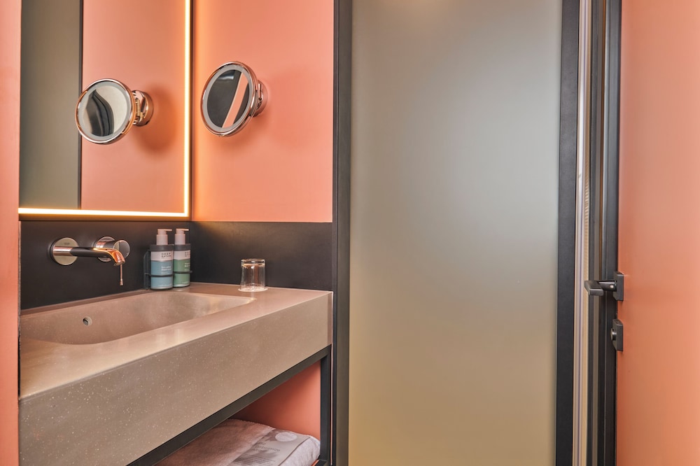 Habitación Superior con 1 cama doble del hotel Novotel Istanbul Bomonti. Foto 5