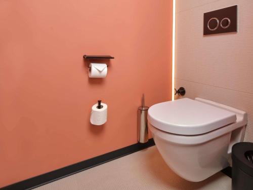 Habitación superior con 2 camas individuales del hotel Novotel Istanbul Bomonti. Foto 4