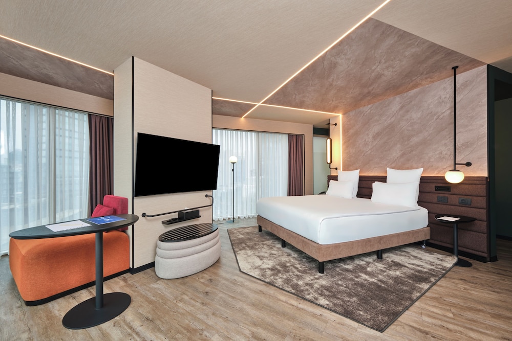Suite Executive con 1 cama doble del hotel Novotel Istanbul Bomonti. Foto 3
