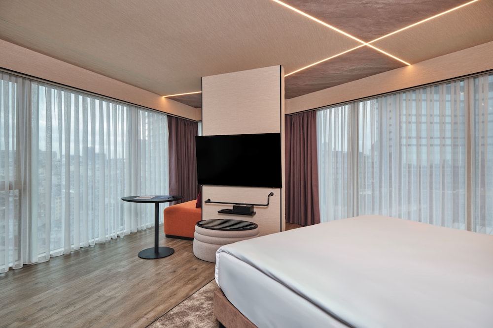 Suite Executive con 1 cama doble del hotel Novotel Istanbul Bomonti. Foto 4