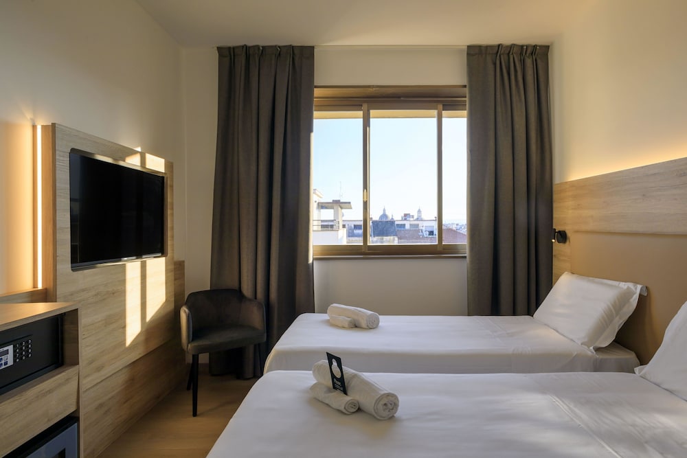 Habitación con 2 camas individuales del hotel B&B HOTEL Catania City Center