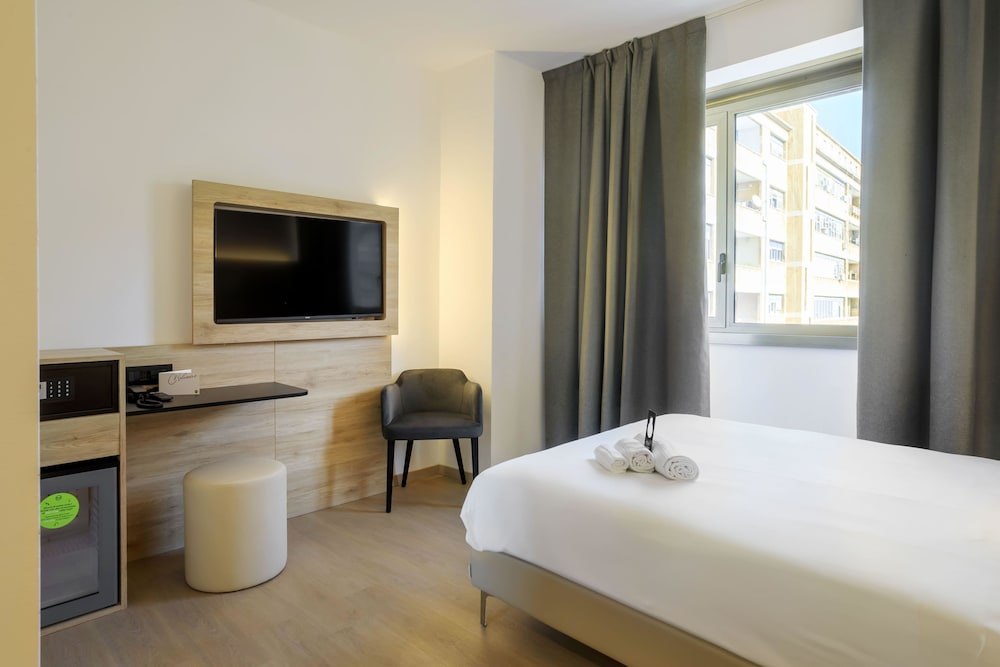 Habitación Individual Superior del hotel B&B HOTEL Catania City Center. Foto 2