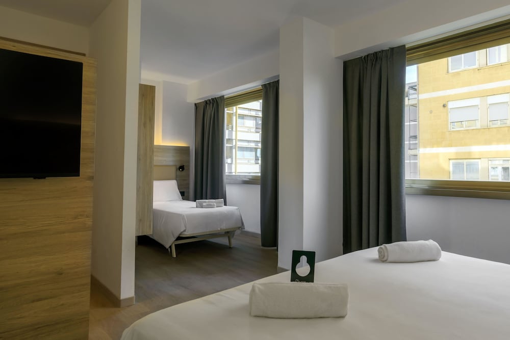 Habitación Triple del hotel B&B HOTEL Catania City Center. Foto 1