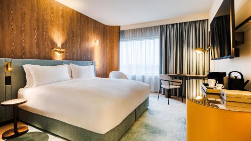 Habitación Doble Estándar del hotel Mövenpick Brussels Airport. Foto 11