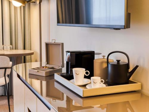 Suite Junior Executive con cama extragrande del hotel Mövenpick Brussels Airport. Foto 2