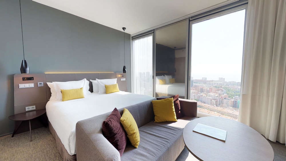 The Level Master Suite Vista Mar del hotel Melia Barcelona Sky. Foto 5