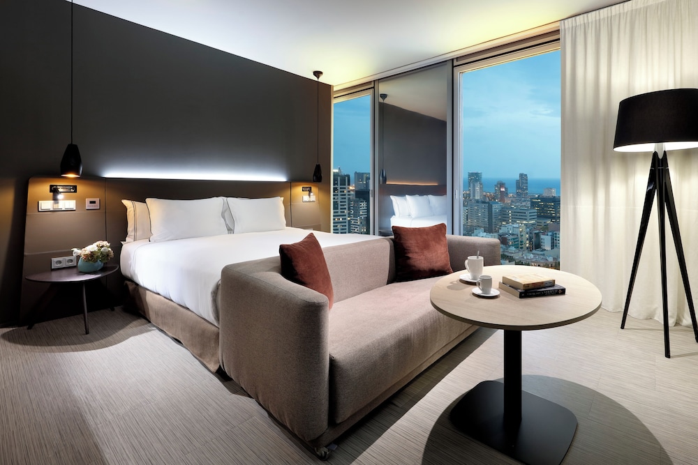 The Level Suite Vista mar del hotel Melia Barcelona Sky. Foto 1