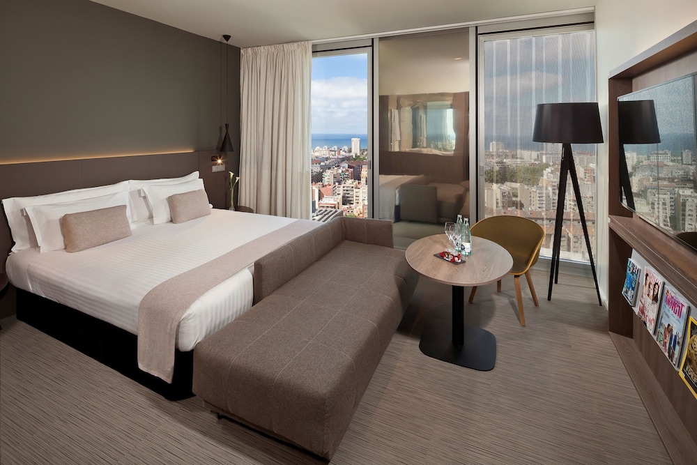 The Level Grand Premium vista Mar del hotel Melia Barcelona Sky. Foto 2