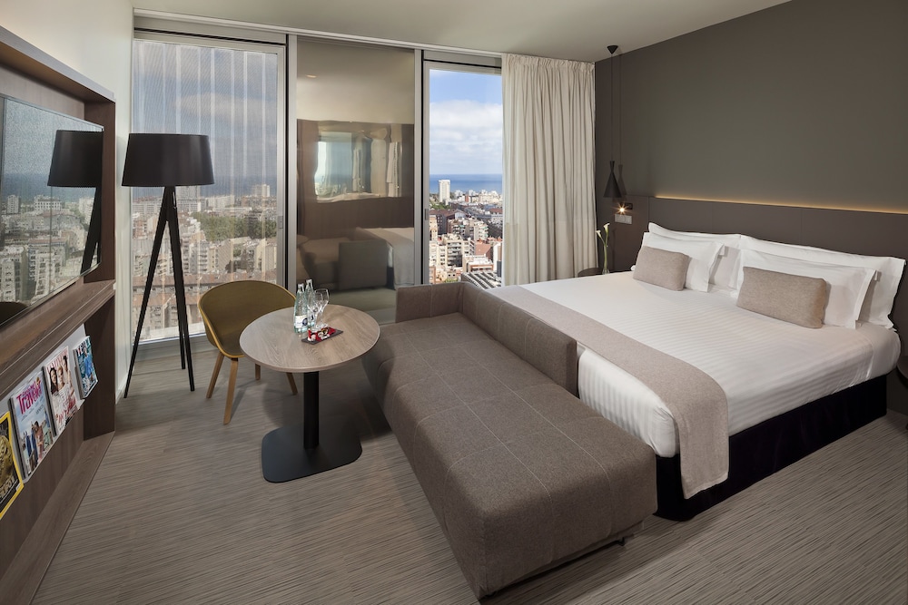 The Level Grand Premium vista Mar del hotel Melia Barcelona Sky. Foto 5