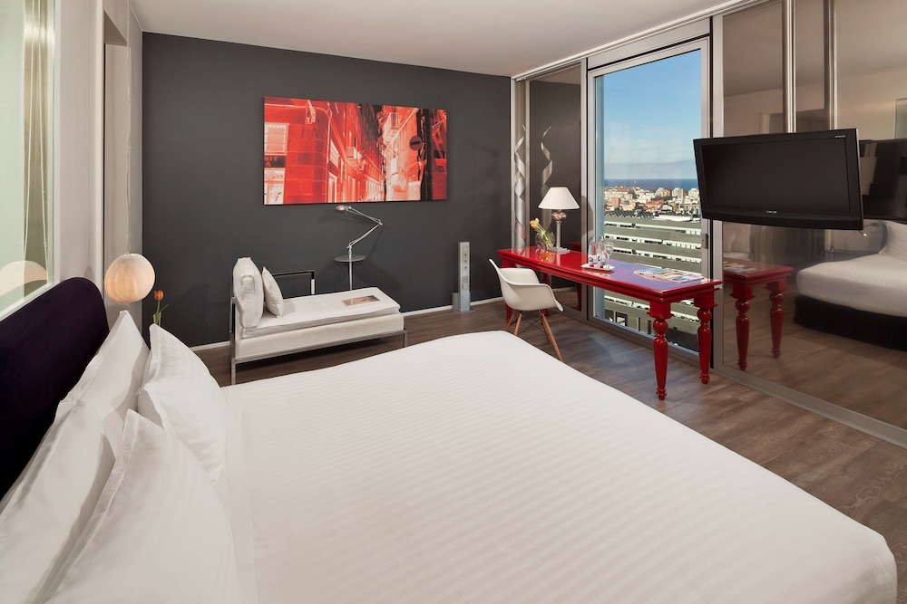 Connected Family Room Vista Mar del hotel Melia Barcelona Sky