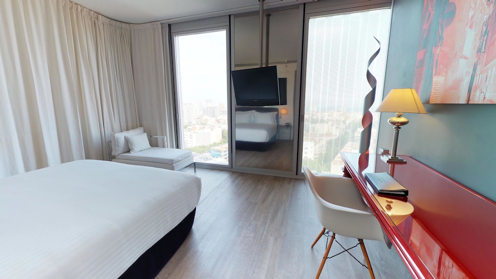 Connected Family Room Vista Mar del hotel Melia Barcelona Sky. Foto 1