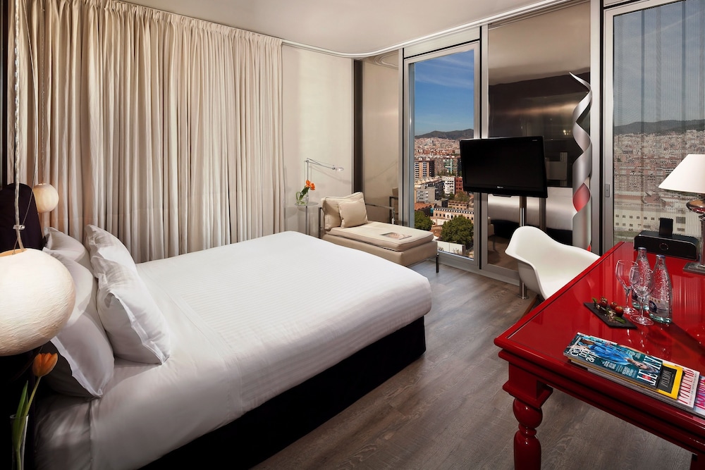 Connected Family Room Vista ciudad del hotel Melia Barcelona Sky