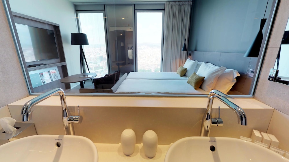 The Level Family Room Vista Mar del hotel Melia Barcelona Sky. Foto 1