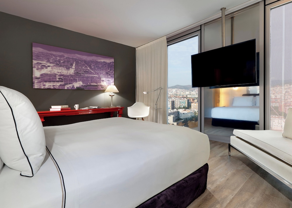 Meliá Room Vista ciudad del hotel Melia Barcelona Sky. Foto 1