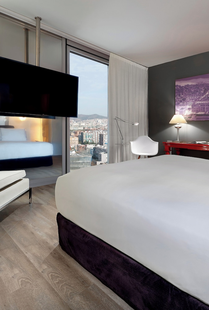 Meliá Room Vista ciudad del hotel Melia Barcelona Sky. Foto 2