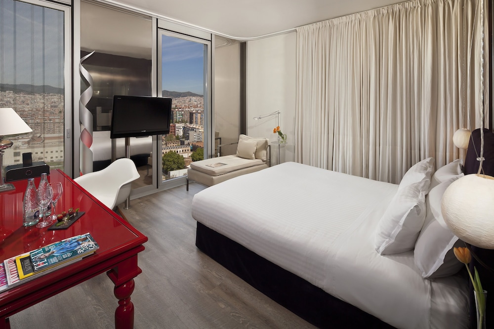 Premium Room Vista Ciudad del hotel Melia Barcelona Sky. Foto 2