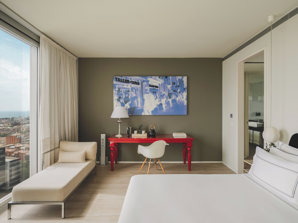 Premium Room Vista Mar del hotel Melia Barcelona Sky