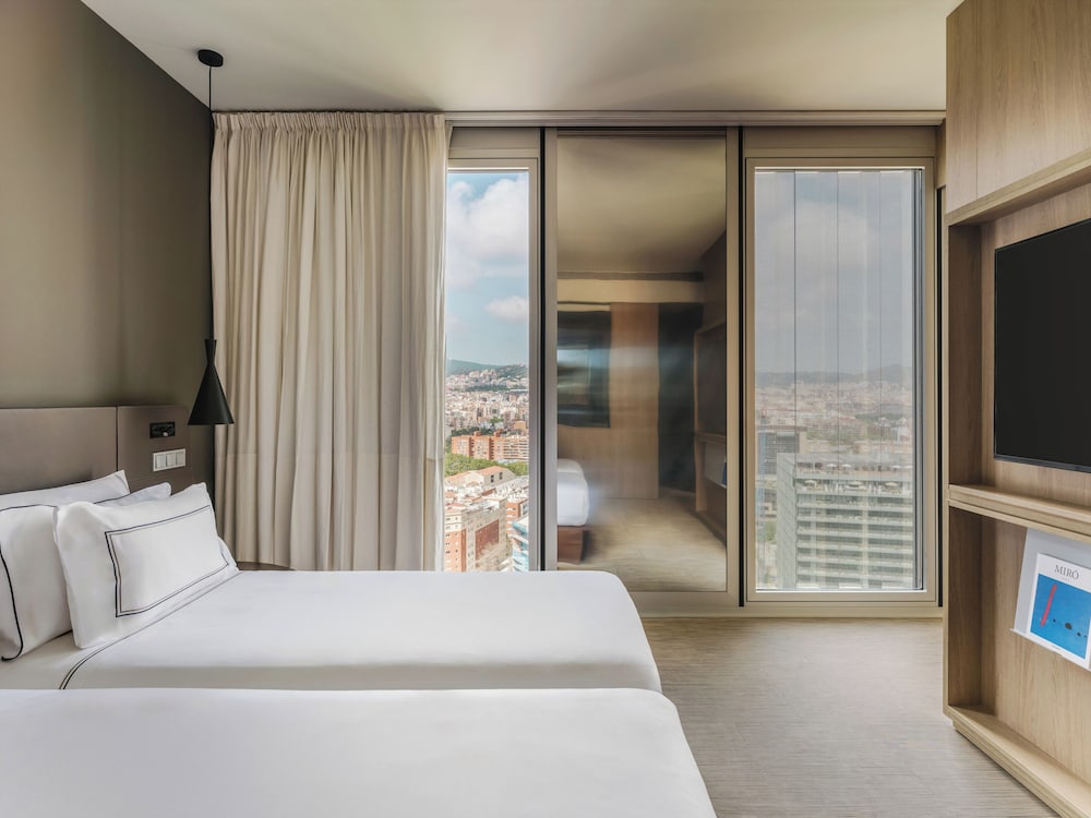 The Level Family Suite Vista Ciudad del hotel Melia Barcelona Sky