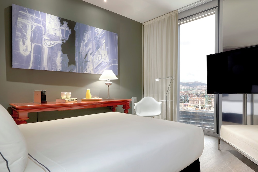 The Level Family Suite Vista Ciudad del hotel Melia Barcelona Sky. Foto 1