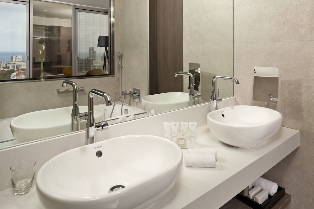 The Level Grand Premium Vista Ciudad del hotel Melia Barcelona Sky. Foto 5