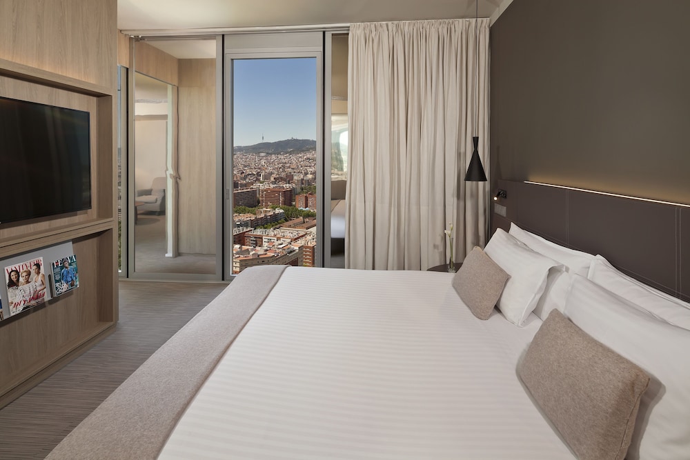 The Level Suite Vista Ciudad del hotel Melia Barcelona Sky. Foto 2