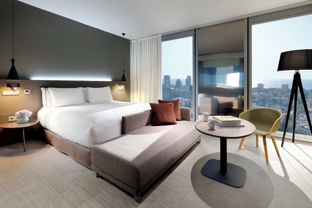 The Level Grand Premium vista Mar del hotel Melia Barcelona Sky. Foto 3