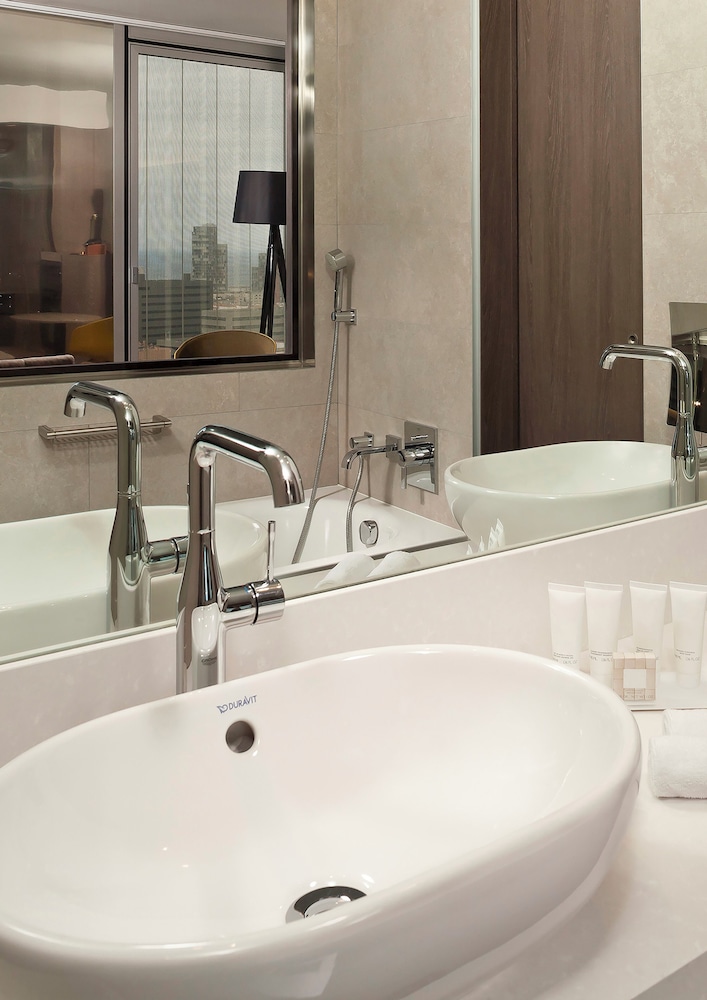The Level Grand Premium vista Mar del hotel Melia Barcelona Sky. Foto 4