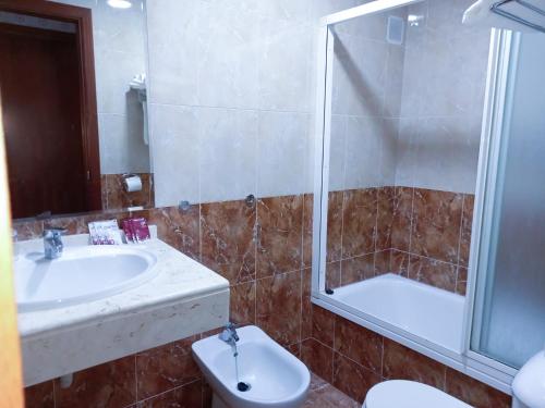 Habitación Doble con aire acondicionado y calefacción del hotel Medina Centro. Foto 1