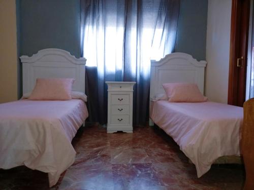 Habitación Doble con ventilador y radiador del hotel Medina Centro. Foto 1