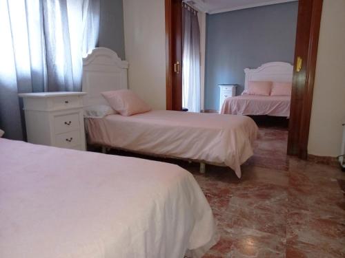 Habitación Cuádruple con Ventilador y Calefacción del hotel Medina Centro. Foto 1