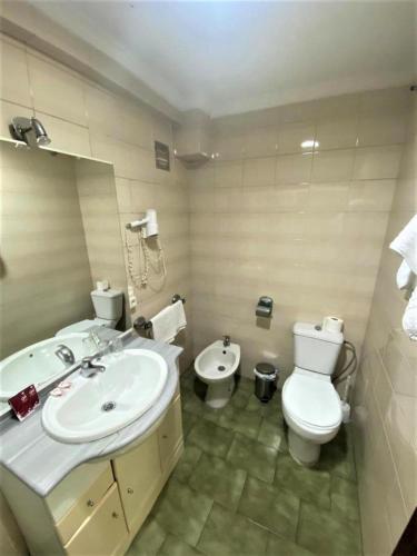 Habitación Cuádruple con Ventilador y Calefacción del hotel Medina Centro. Foto 3