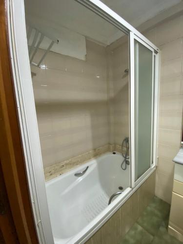 Habitación Cuádruple con Ventilador y Calefacción del hotel Medina Centro. Foto 4