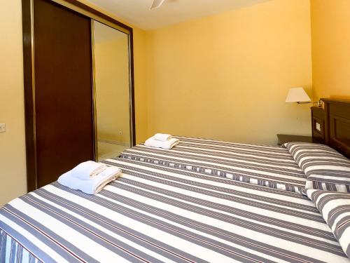 Apartamento de 1 dormitorio con balcón y vistas al mar del hotel Complejo Las Tres Palmeras. Foto 3
