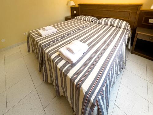Apartamento de 1 dormitorio con balcón y vistas al mar del hotel Complejo Las Tres Palmeras. Foto 15