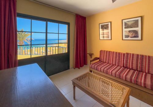 Apartamento de 1 dormitorio con balcón y vistas al mar del hotel Complejo Las Tres Palmeras. Foto 21