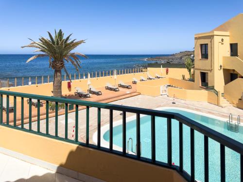 Apartamento de 1 dormitorio con balcón y vistas al mar del hotel Complejo Las Tres Palmeras. Foto 22