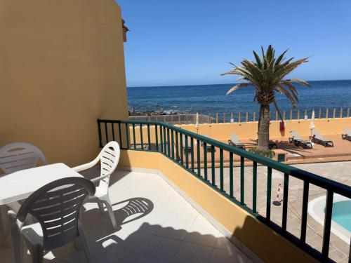 Apartamento de 1 dormitorio con balcón y vistas al mar del hotel Complejo Las Tres Palmeras. Foto 23