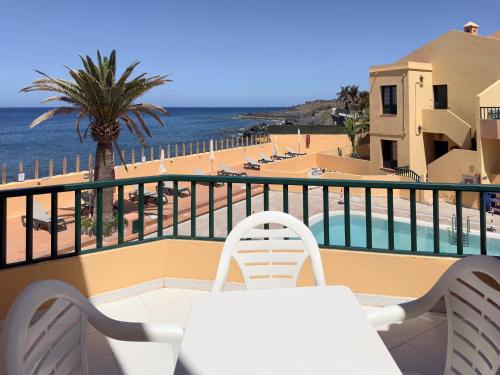 Apartamento de 1 dormitorio con balcón y vistas al mar del hotel Complejo Las Tres Palmeras. Foto 24