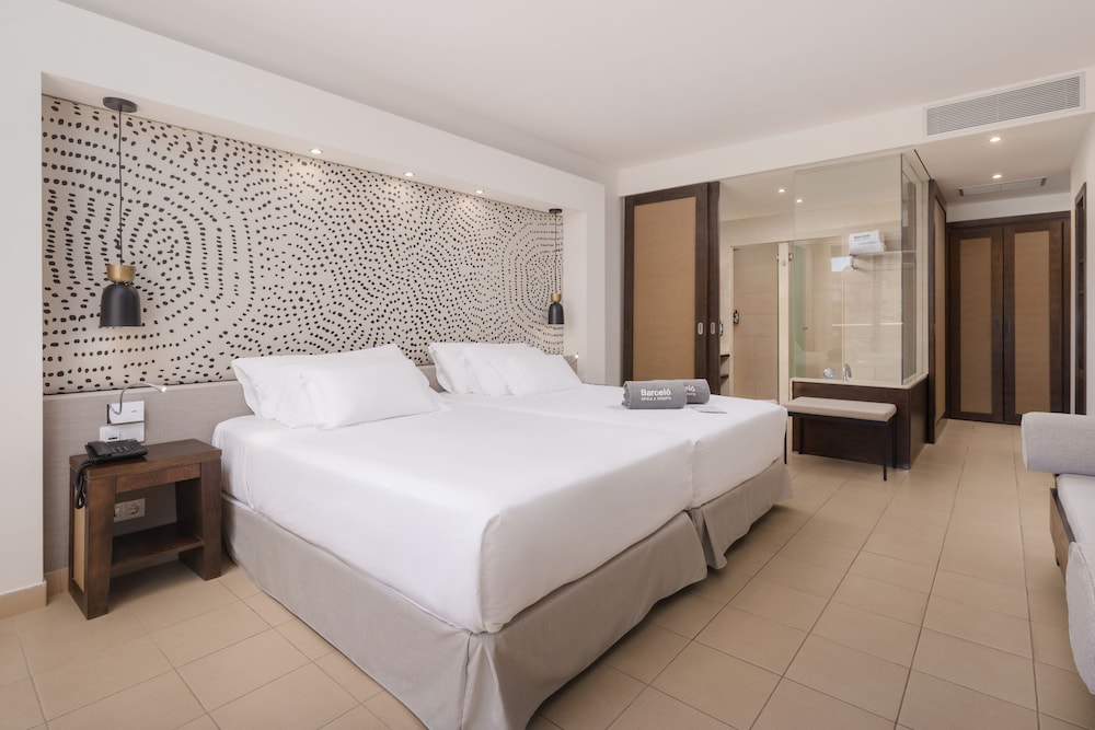 Habitación doble, vistas parciales al mar del hotel Barceló Tenerife. Foto 1