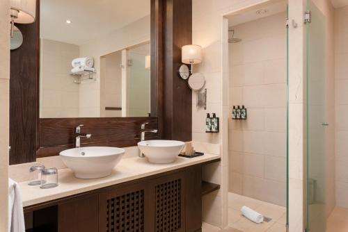 Habitación Doble con vistas laterales al mar del hotel Barceló Tenerife. Foto 2