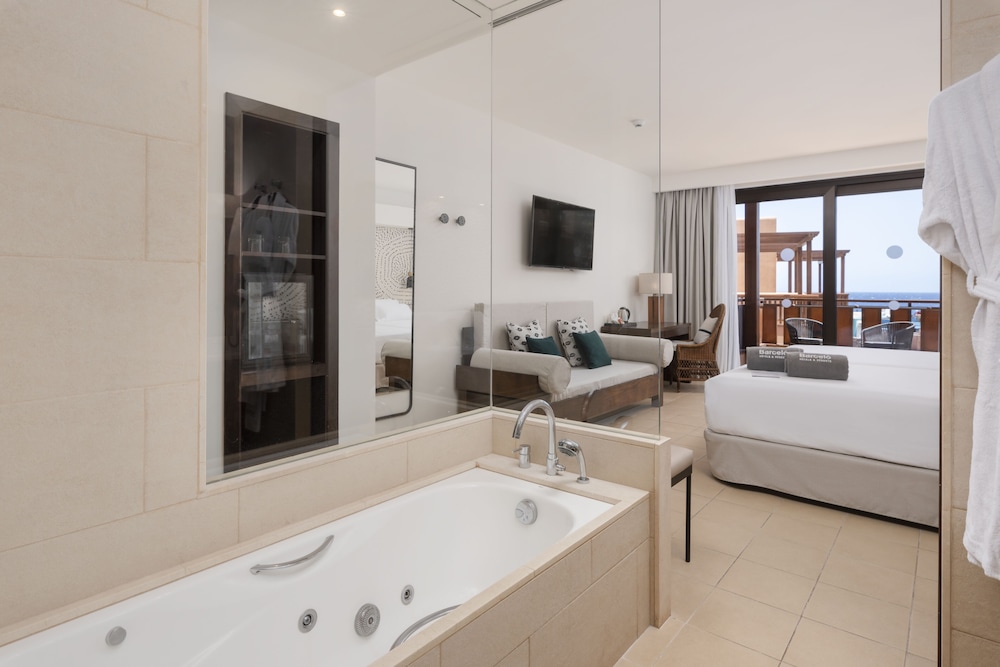 Habitación doble, vistas parciales al mar del hotel Barceló Tenerife