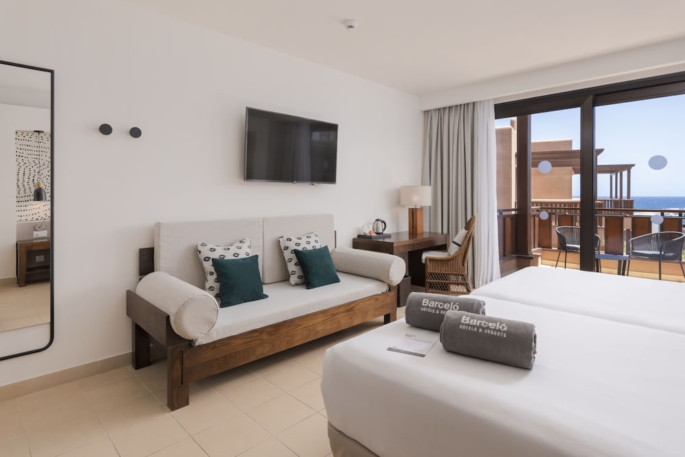 Habitación doble, vistas parciales al mar del hotel Barceló Tenerife. Foto 2