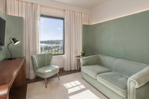 Suite Junior con vistas al océano del hotel Grand Açores Atlântico. Foto 1