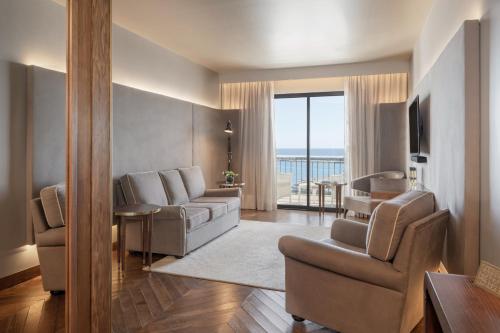 Suite con vistas al océano del hotel Grand Açores Atlântico. Foto 1