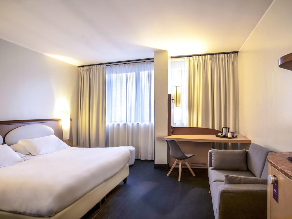 Habitación doble de categoría superior del hotel Mercure Roma Oeste. Foto 4