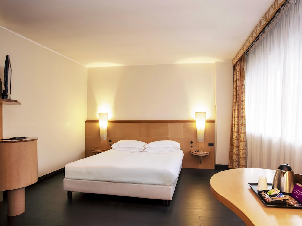 Habitación Privilege con una cama doble del hotel Mercure Roma Oeste. Foto 5