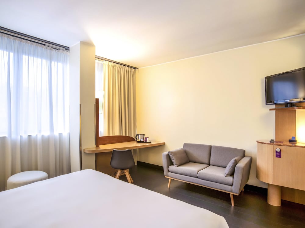 Habitación Privilege con una cama doble del hotel Mercure Roma Oeste. Foto 6