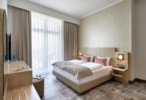 Habitación Doble Deluxe con Balcón del hotel Hotel KAISERHOF. Foto 14